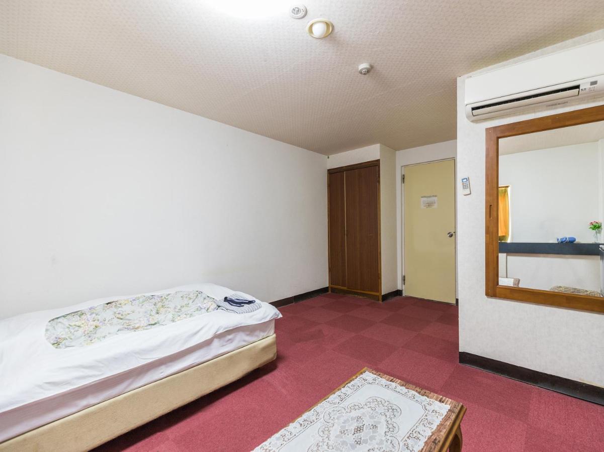 Oyo Joetsu Central Hotel Takada-Nakamachi Exteriör bild
