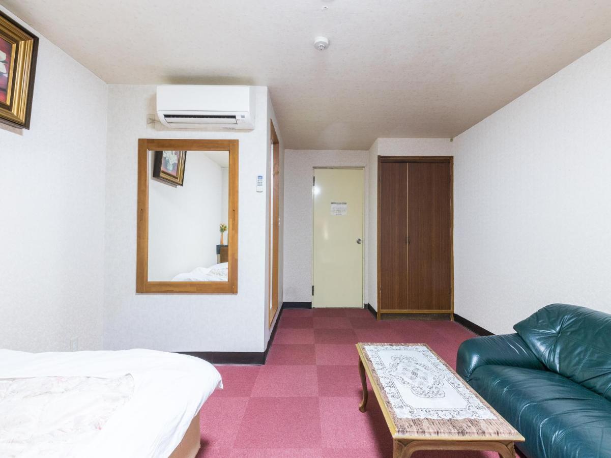 Oyo Joetsu Central Hotel Takada-Nakamachi Exteriör bild