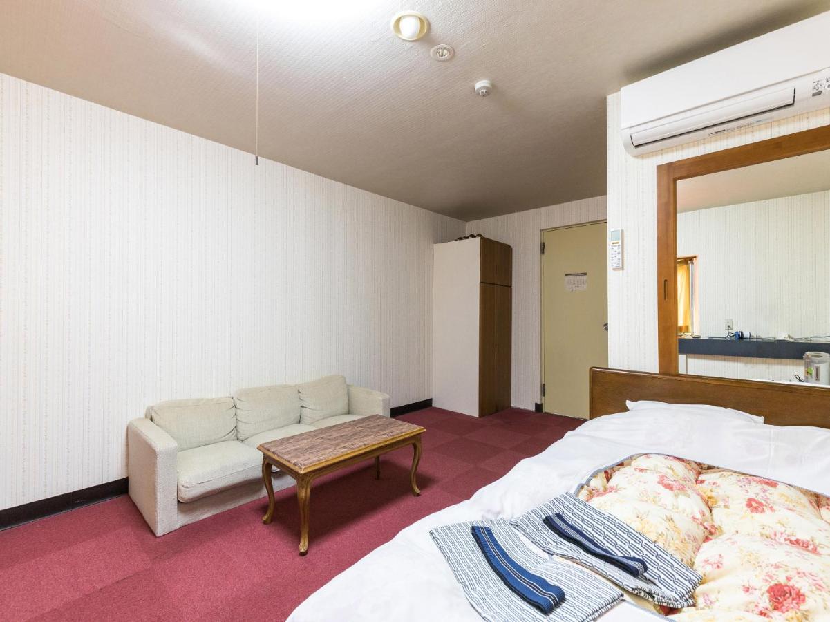Oyo Joetsu Central Hotel Takada-Nakamachi Exteriör bild